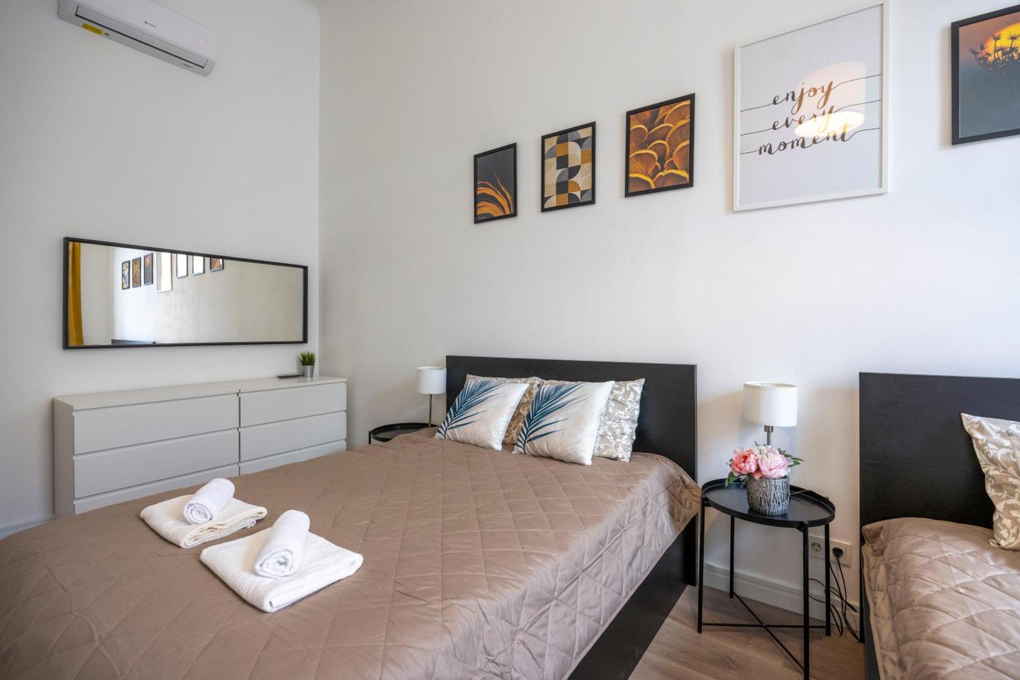 Spacious Cozy With 4bedroom In The Heart Of Bp בודפשט