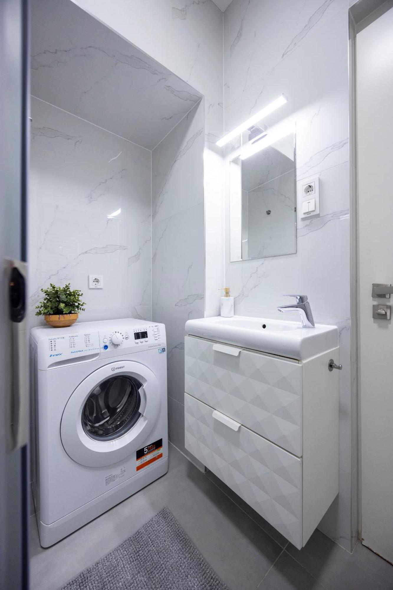 Spacious Cozy With 4bedroom In The Heart Of Bp בודפשט