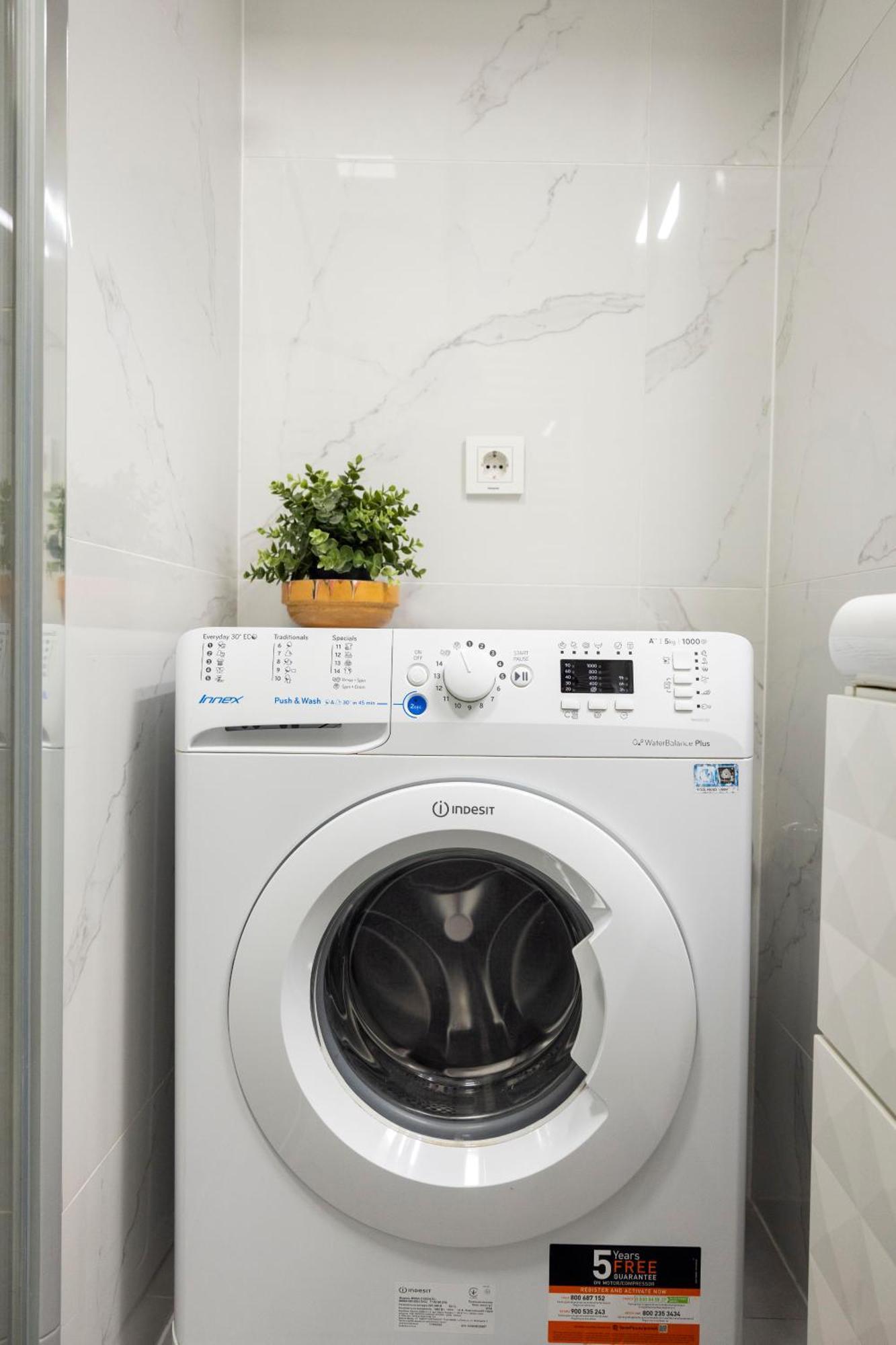 Spacious Cozy With 4bedroom In The Heart Of Bp * בודפשט